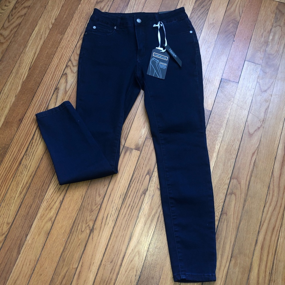 NWT Tahari Classic Skinny Jeans
